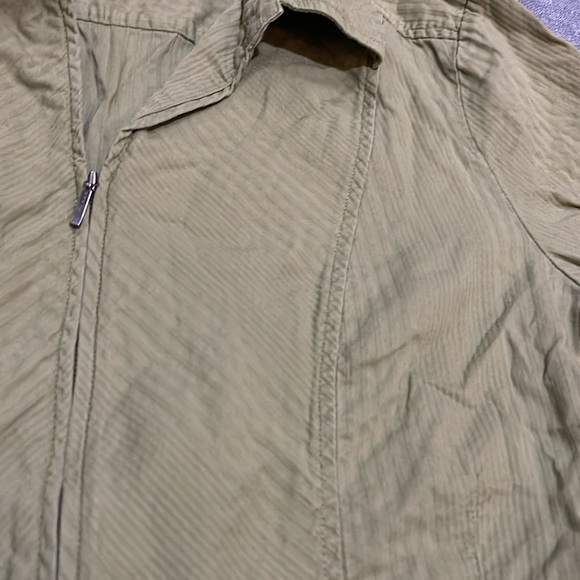 Christopher & Banks avocado, green, zip up top three-quarter sleeves  Med 24-142 - Picture 5 of 11